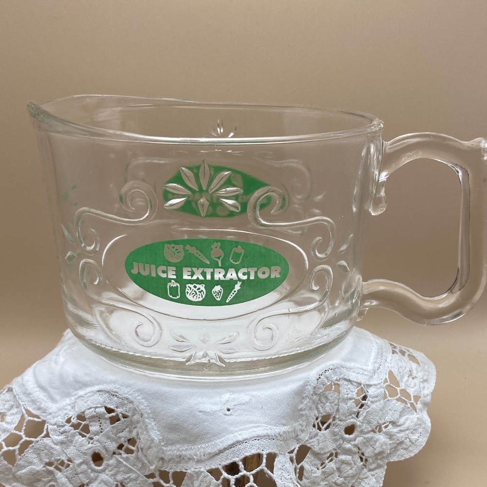 Vintage Green Power Glass Juice Extractor Measuring Cup
